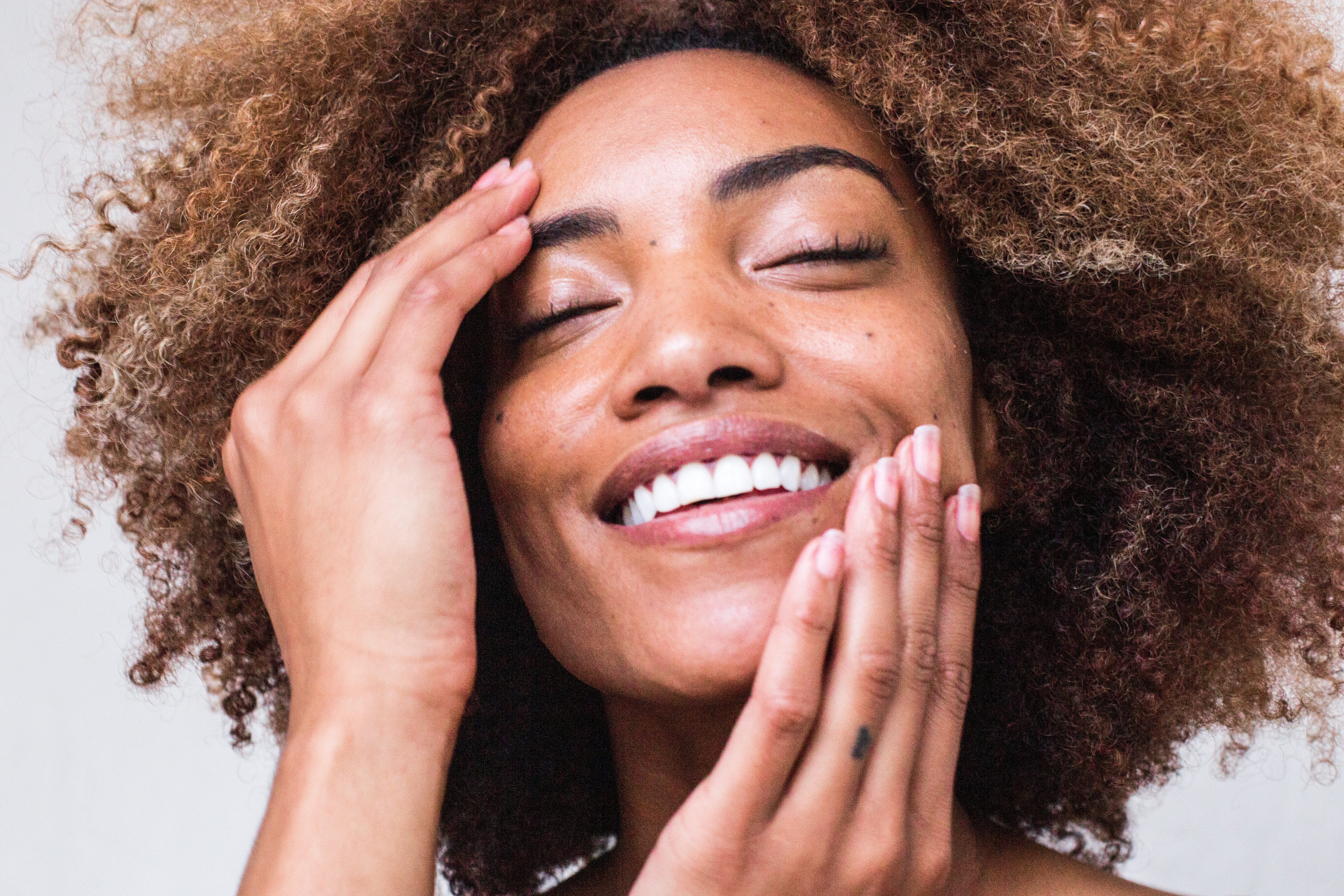 5 Reason to Add Vitamin C Serum into your skincare regime
